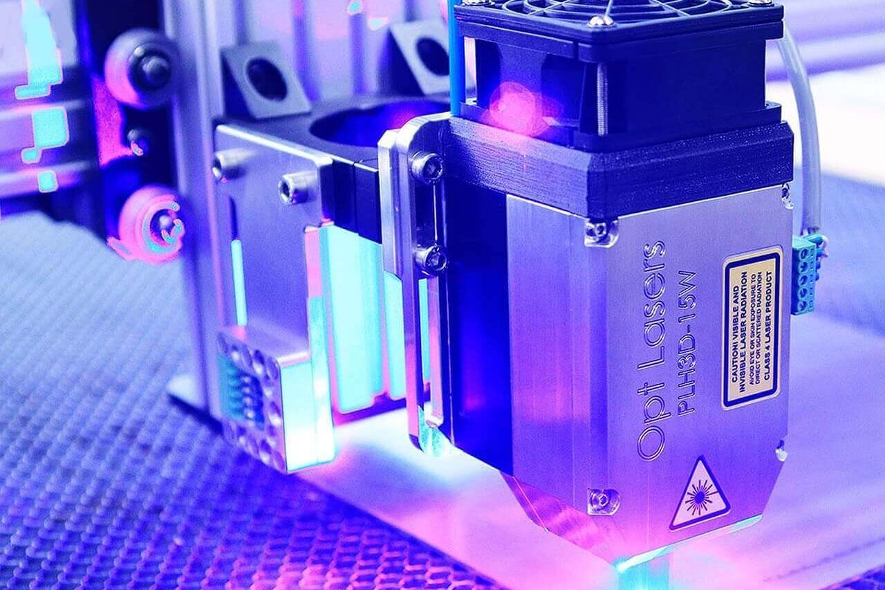 blue-laser-6122980_1280